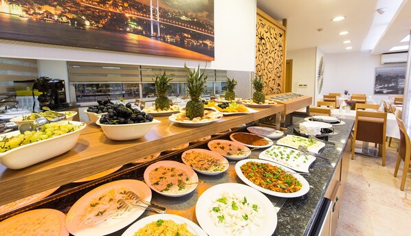 Der serveres morgenmad