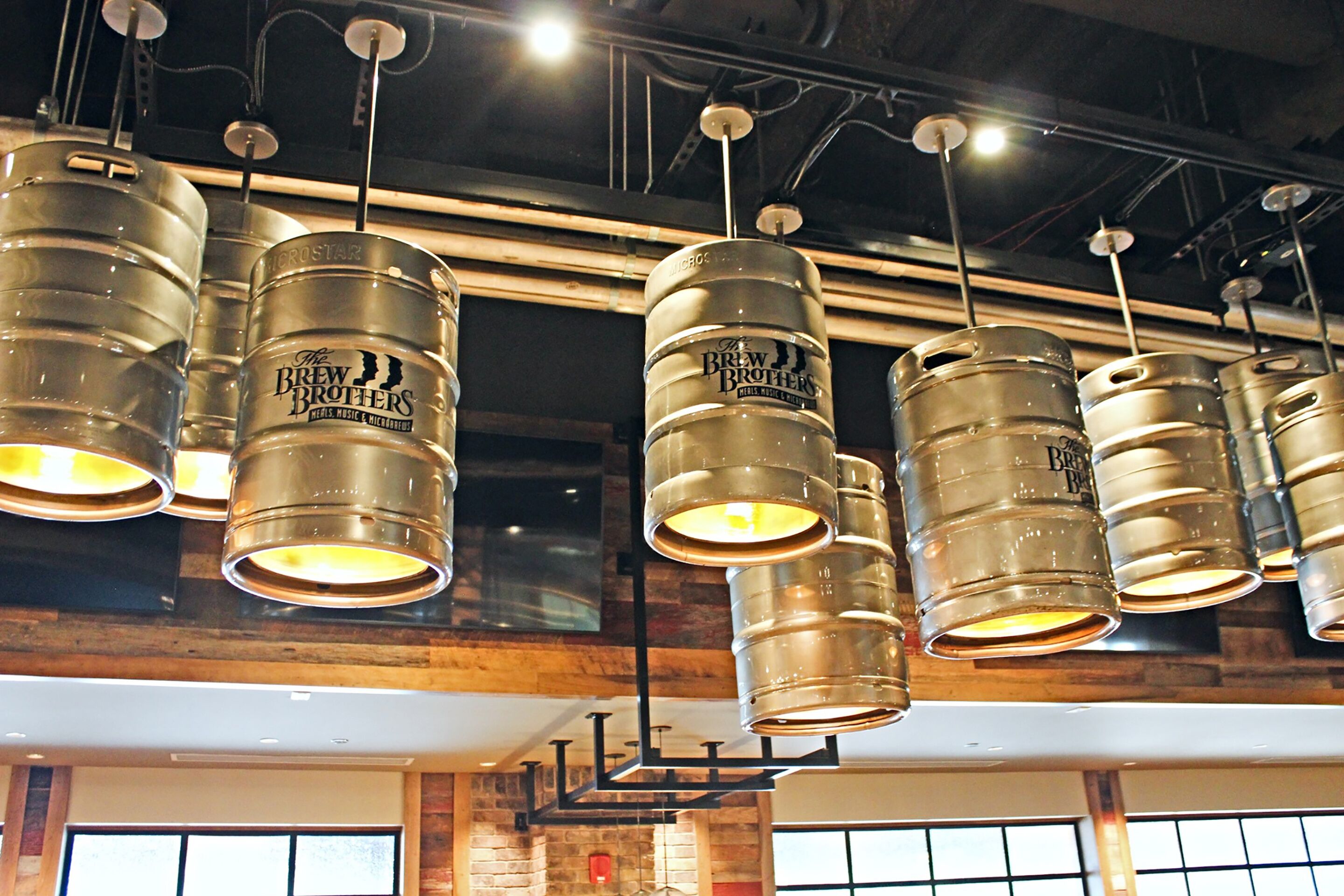 2 restaurants, breakfast, lunch, dinner served; american cuisine