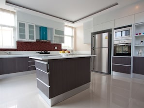 3 Bedrooms Pool Villa | Private kitchen | Full-sized fridge, microwave, stovetop, cookware/dishes/utensils