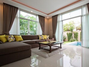 3 Bedrooms Pool Villa | Coin séjour