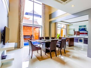3 Bedrooms Pool Villa | In-room dining
