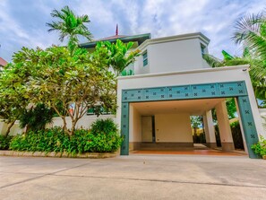 Fachada de la propiedad