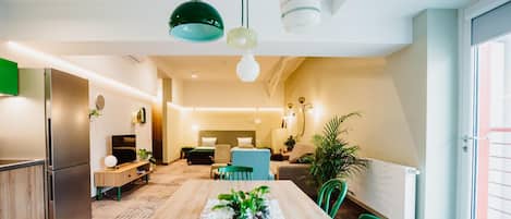 Premium bedding, in-room safe, individually decorated