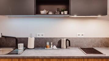 Refrigerador, microondas, placa de cocina, lavavajillas