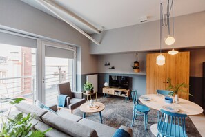 Studiosuite (Sky Blue - 4 people) | Oppholdsområde | Flatskjerm-TV