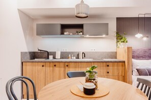 Fridge, microwave, stovetop, dishwasher - Mosquito Silesia Apartments (Katowice)
