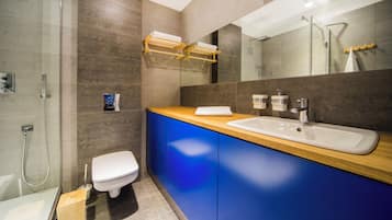 Studio Suite (Blue - 2 people) | Bathroom | Shower, free toiletries, hair dryer, towels