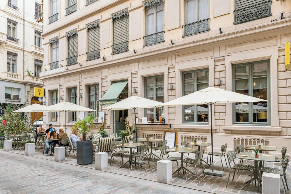 Globe et Cecil Hôtel