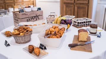 Desayuno buffet diario (EUR 19 por persona)