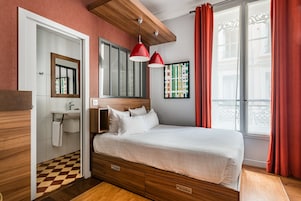 Habitación clásica doble | Caja fuerte, escritorio, cortinas opacas y sistema de insonorización
