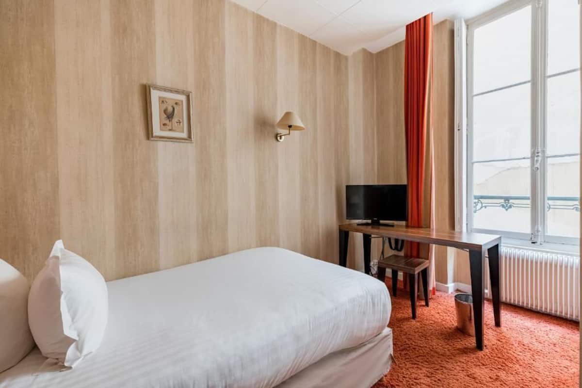 Economy Single Room | In-room safe, desk, blackout curtains, soundproofing