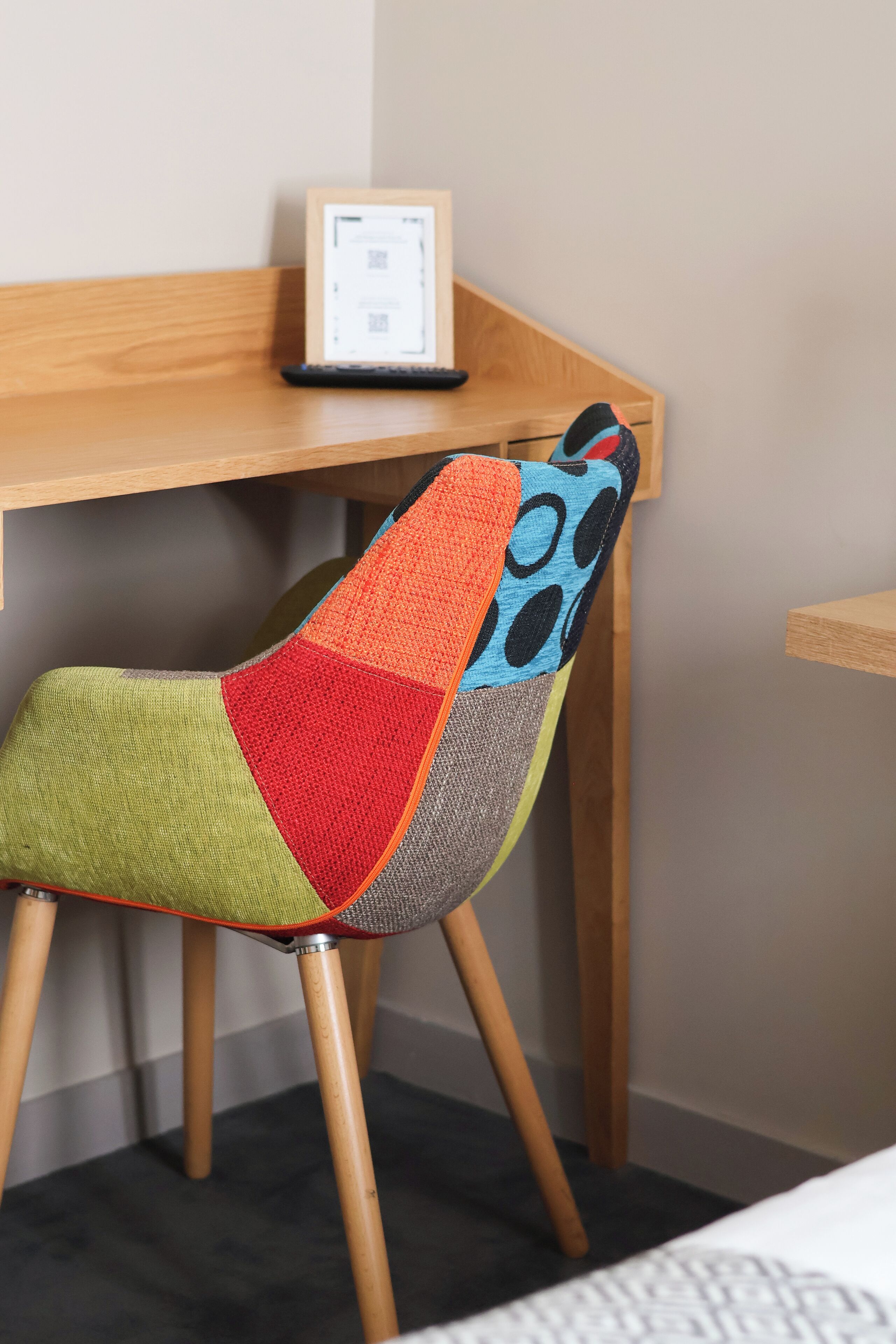 single room | in-room safe, individually decorated, individually furnished, desk