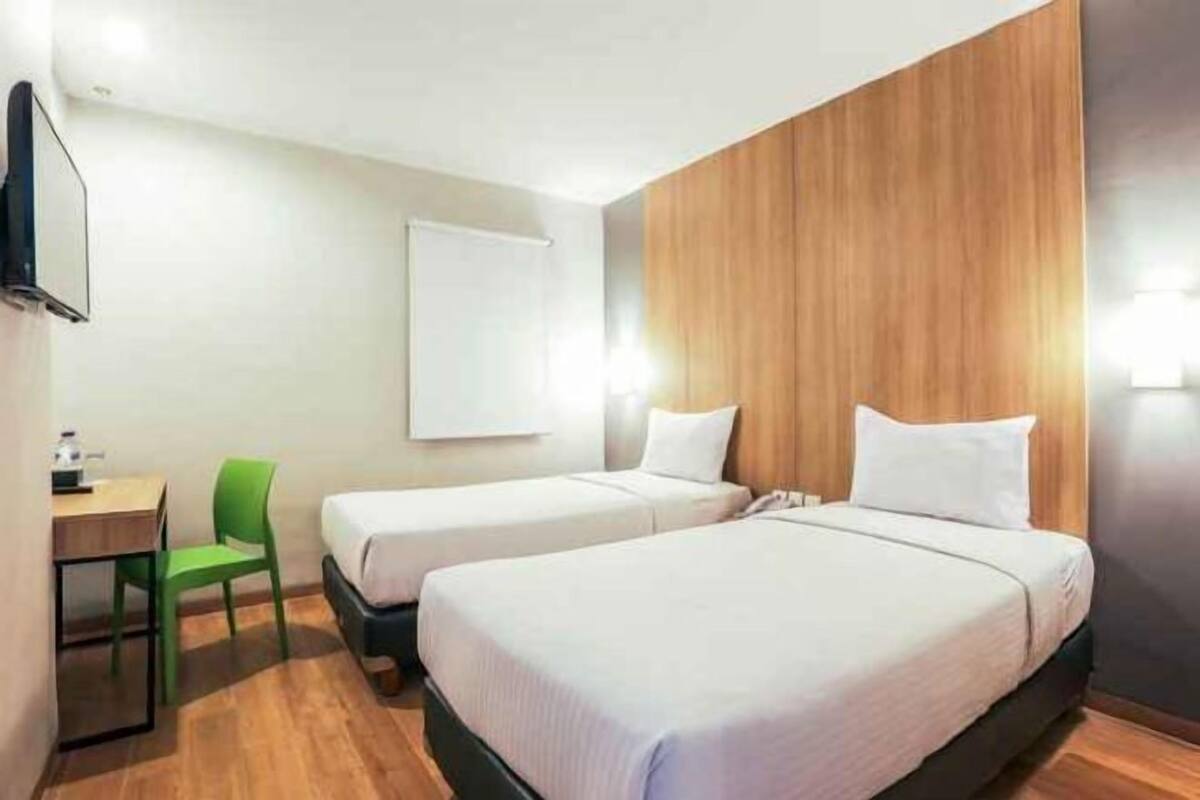 In-room safe, desk, laptop workspace, rollaway beds