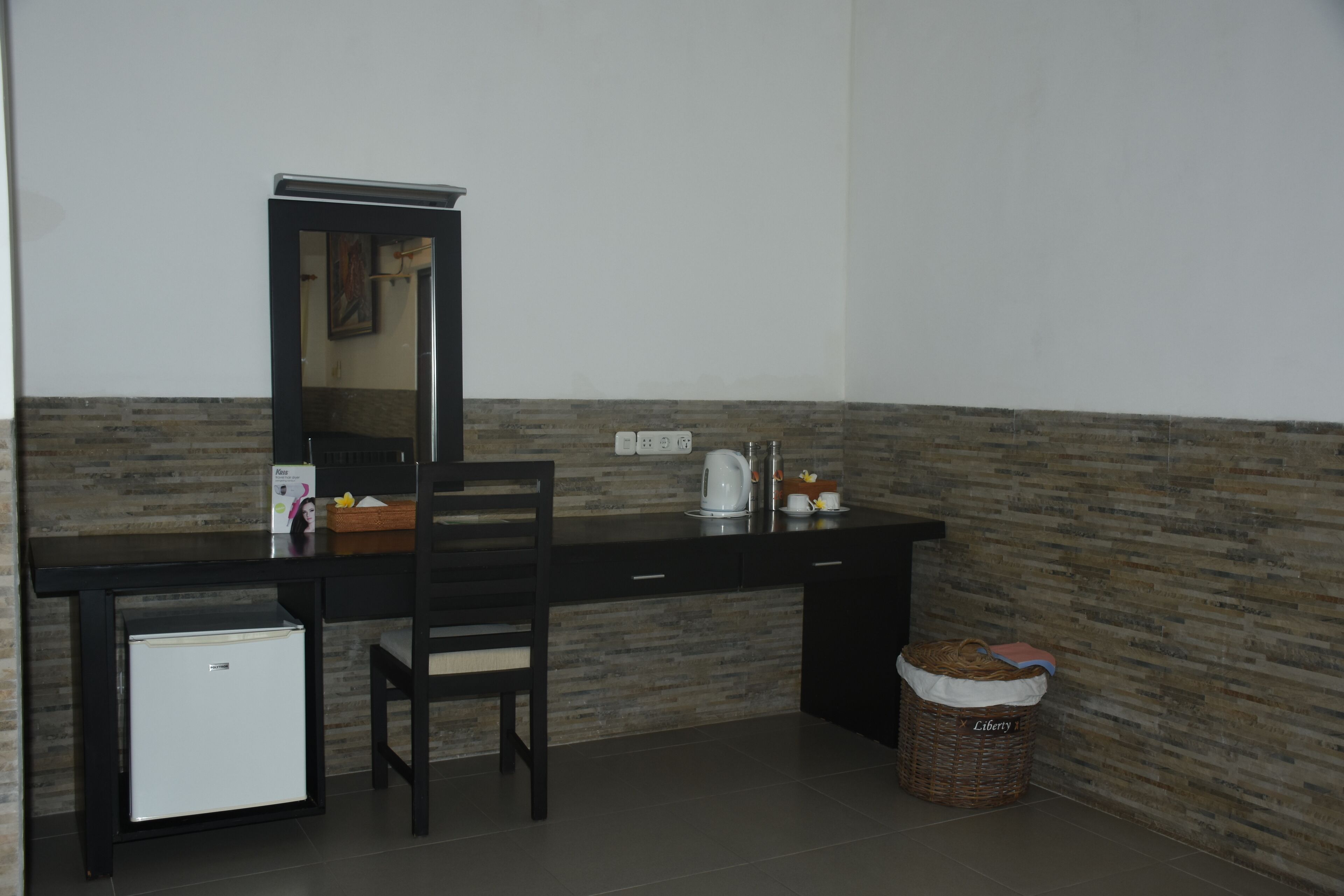 luxury garden cottage (twin beds) | 1 bedroom, minibar, in-room safe, individually decorated