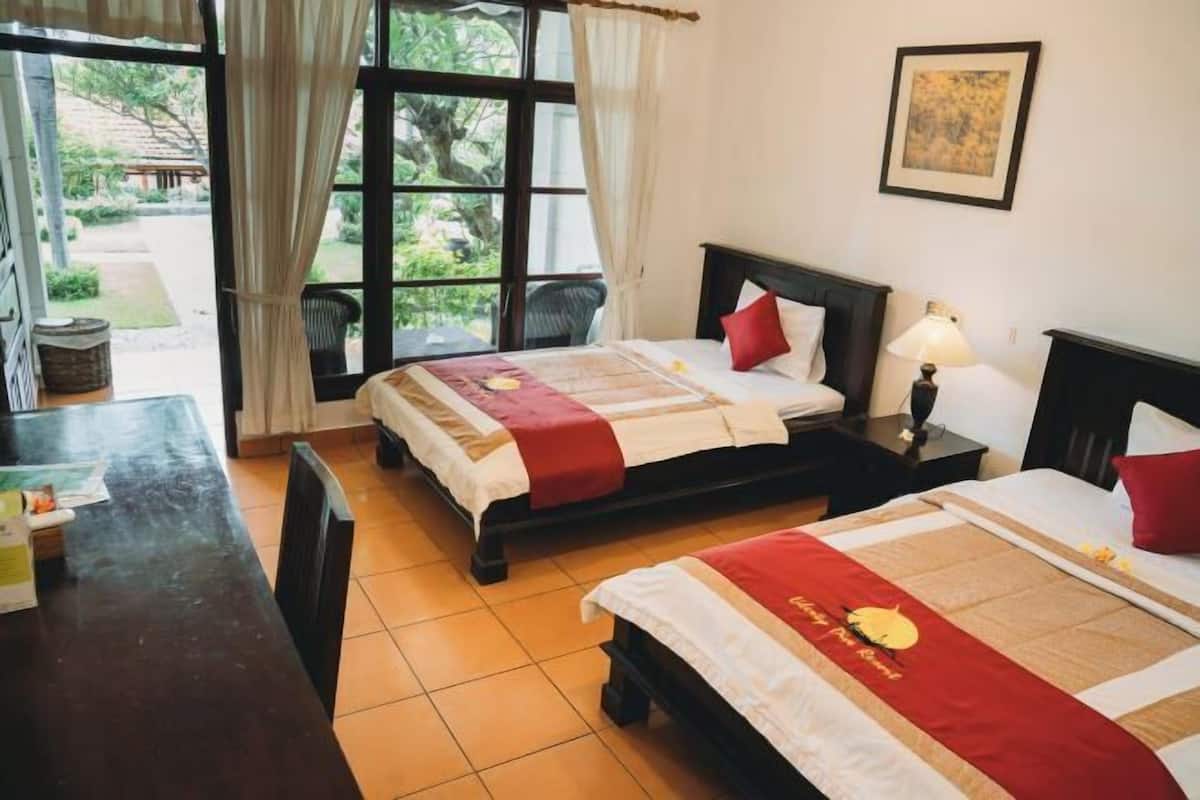 Minibar, caja de seguridad en la habitación y decoración personalizada