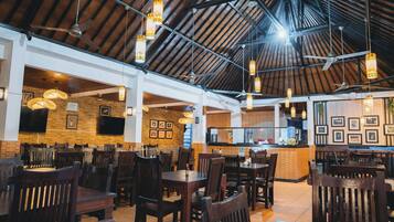 Breakfast, lunch, dinner served; international cuisine