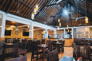 Breakfast, lunch, dinner served; international cuisine  - Liberty Dive Resort (Tulamben)