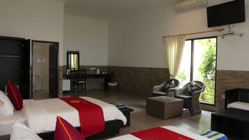 Luxury Garden Cottage (Twin Beds) | Minibar, in-room safe, individually decorated, desk