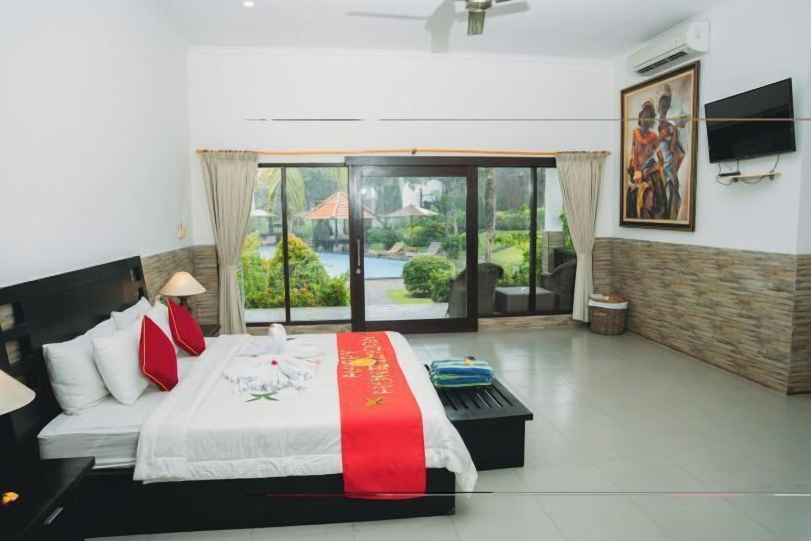 Minibar, in-room safe, individually decorated, desk