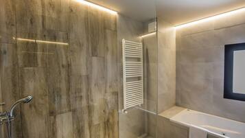 King Room Superior with Sofa Bed | Bathroom | Separate tub and shower, rainfall showerhead, hair dryer, towels