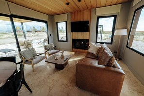 Deluxe Villa | Living area | 42-inch Smart TV with digital channels - La Morada Lodge - Valle de Uco (Tunuyan)