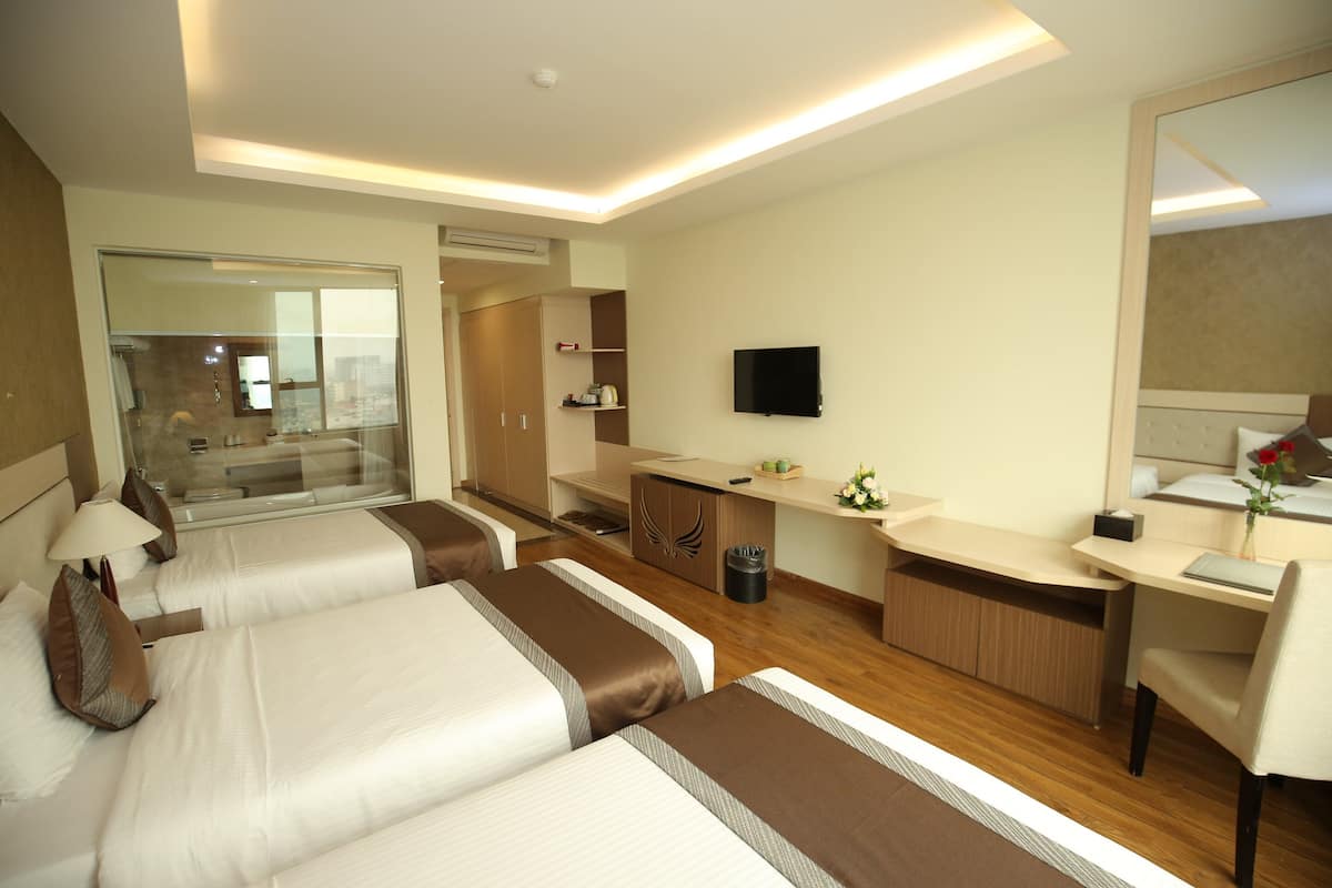 Tripla Deluxe | 1 camera, minibar, una cassaforte in camera, una scrivania