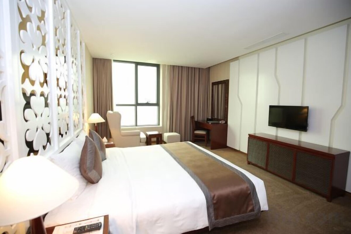 Minibar, in-room safe, desk, soundproofing