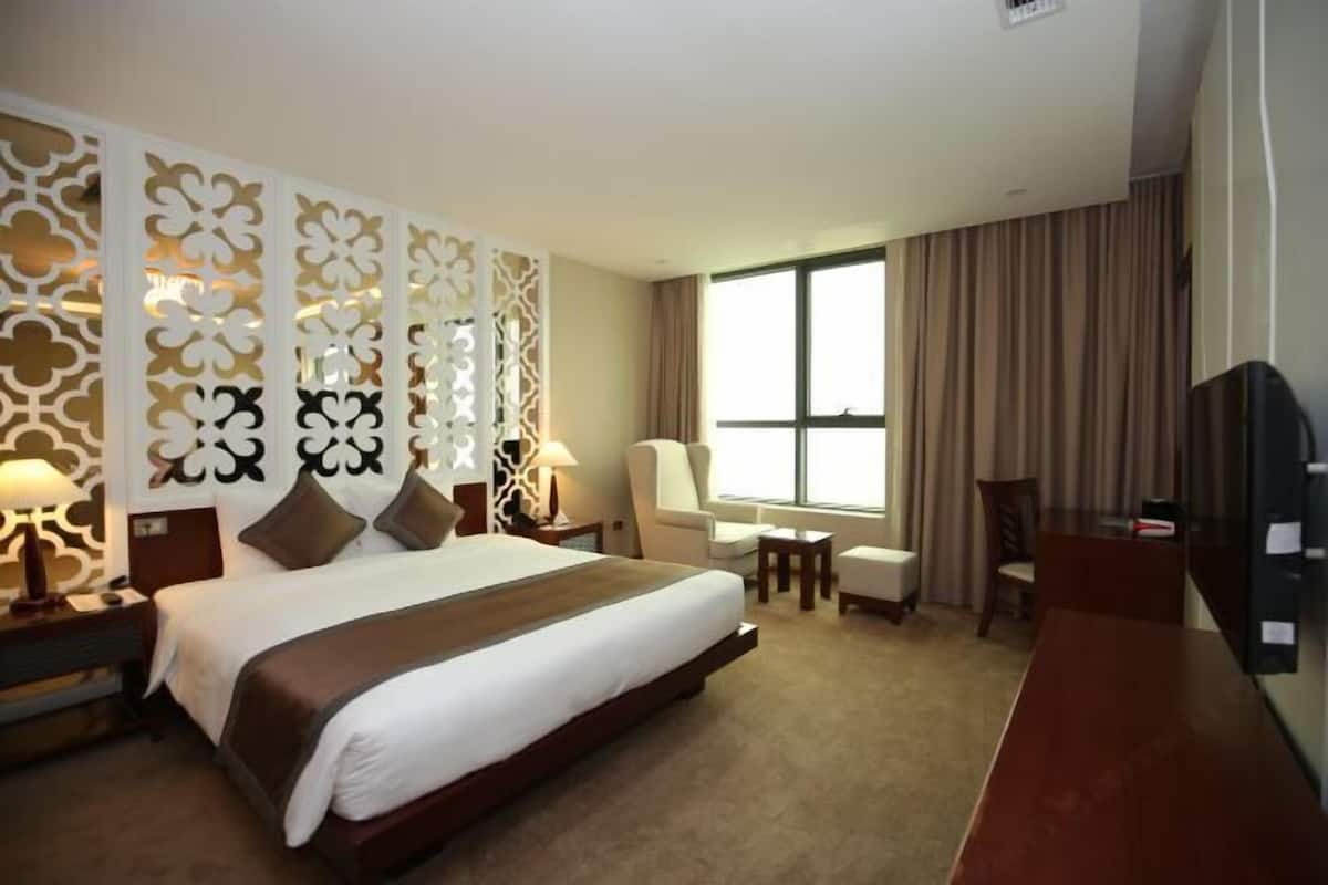 Minibar, in-room safe, desk, soundproofing