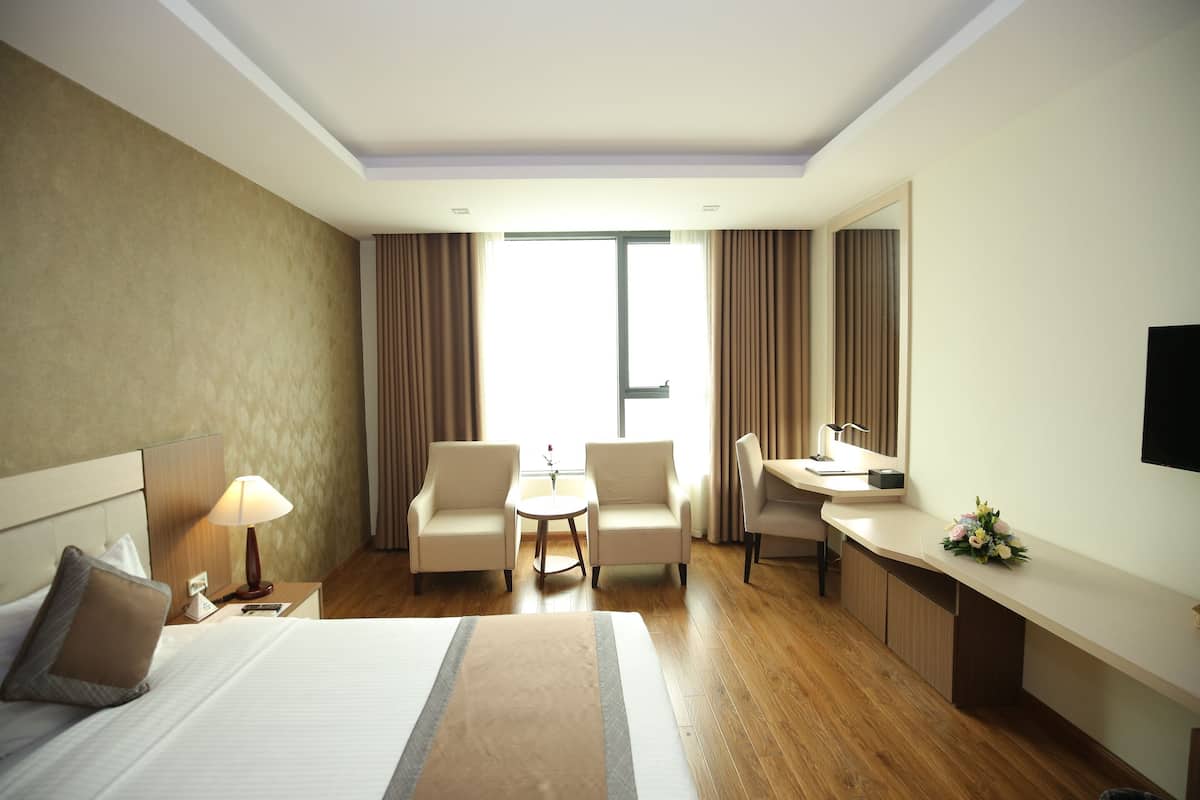 deluxe king | minibar, in-room safe, desk, soundproofing