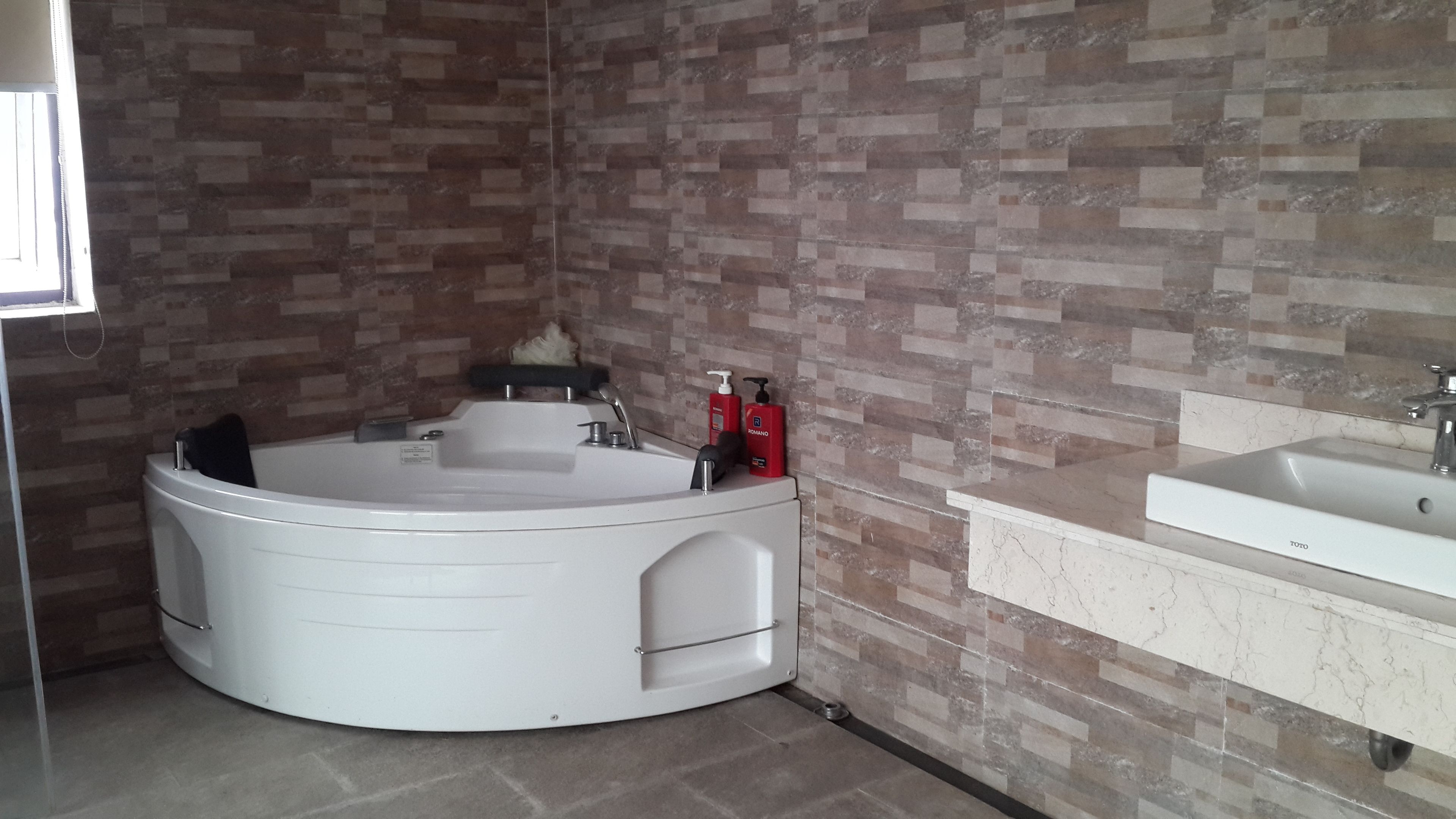 steam room, reflexology, 16 treatment rooms