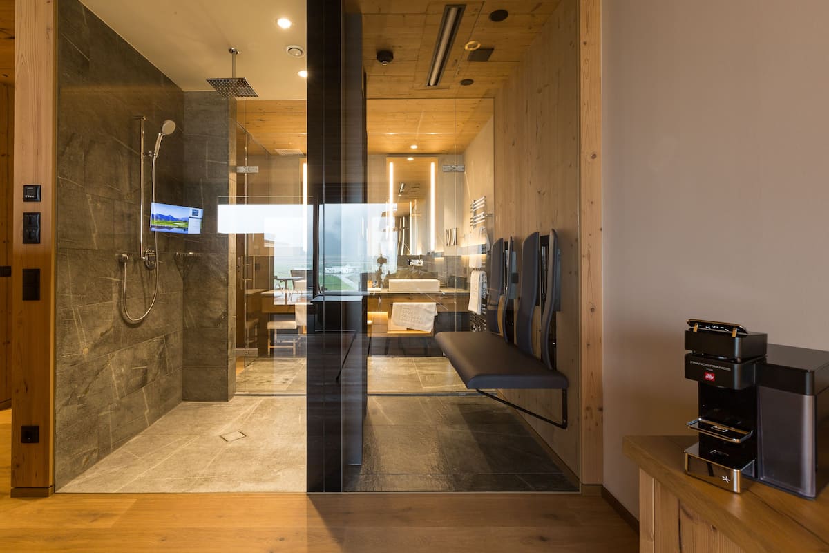 deluxe double room, terrace, mountain view | bathroom | designer toiletries, hair dryer, bathrobes, slippers