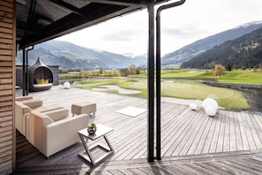 Cobertura exclusiva, 1 cama King e sofá-cama, vista para o campo de golfe (Sauna) | Terraço/pátio