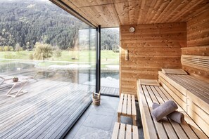 Exclusive Penthouse, 1 King Bed with Sofa bed, Golf View (Sauna) | Terrace/patio - Sportresidenz Zillertal (Uderns)