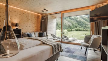 Premium-Zimmer, 1 Schlafzimmer, Sauna, Blick auf den Golfplatz | Hochwertige Bettwaren, Minibar, Zimmersafe, Schreibtisch