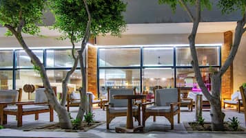 5 bars/lounges, poolside bar, beach bar