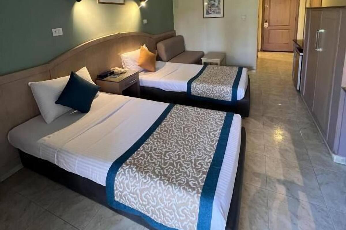 Classic Double or Twin Room, Garden View | Minibar, in-room safe, desk, blackout curtains