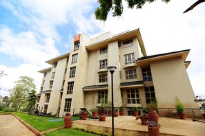 Exterior - Qaribu Inn (Nairobi)