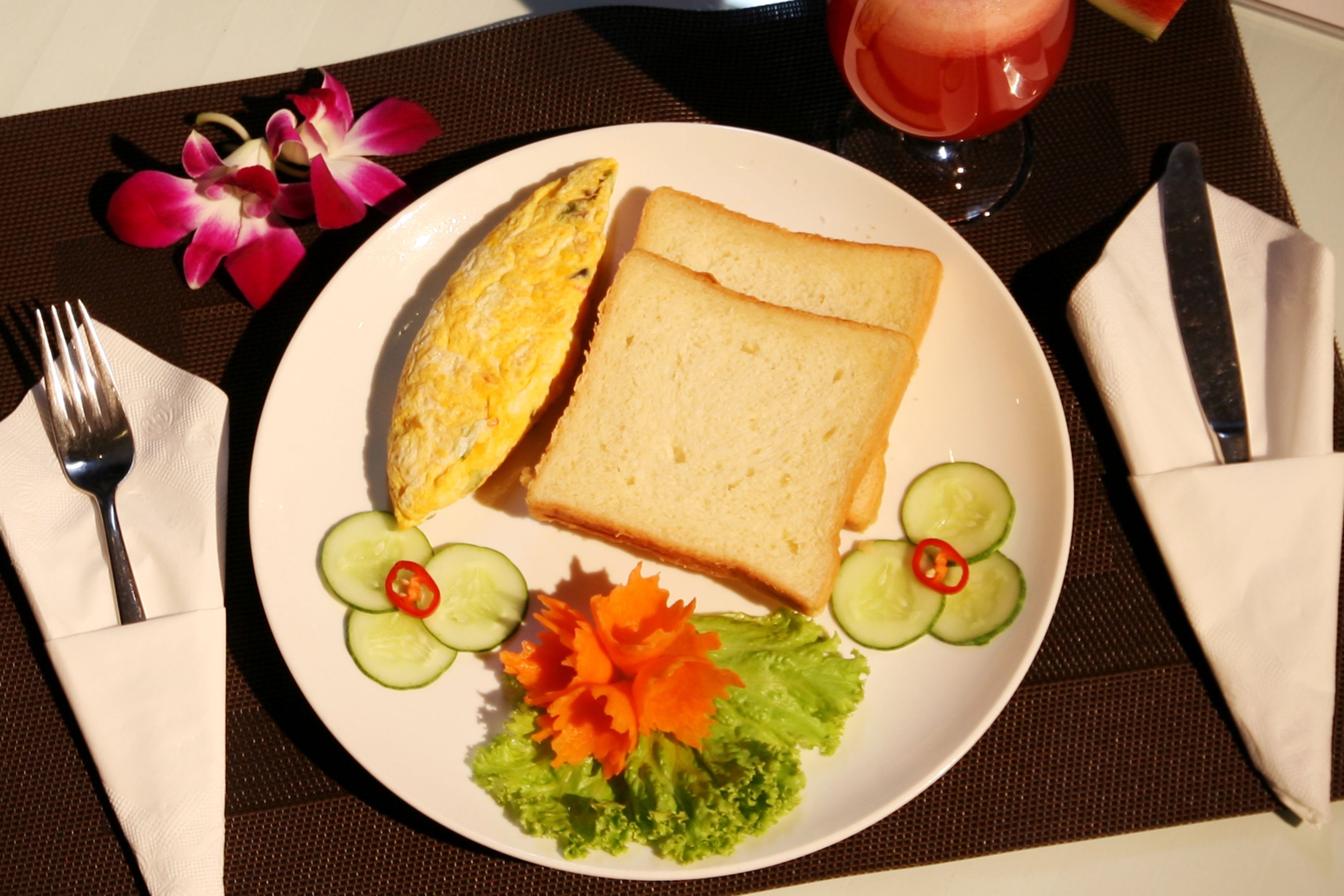 daily cooked-to-order breakfast (usd 3 per person)