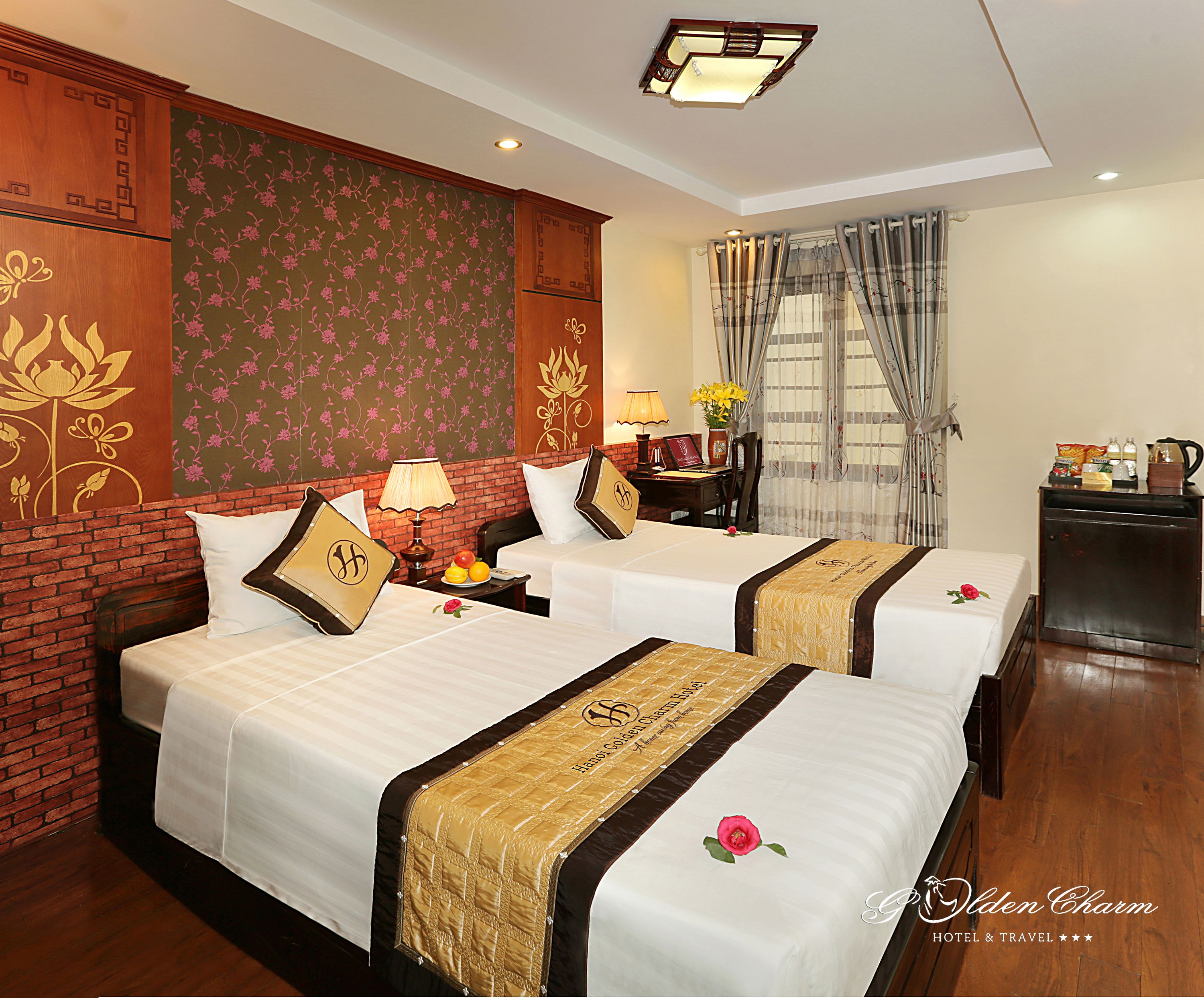 deluxe double or twin room | minibar, in-room safe, desk, blackout curtains