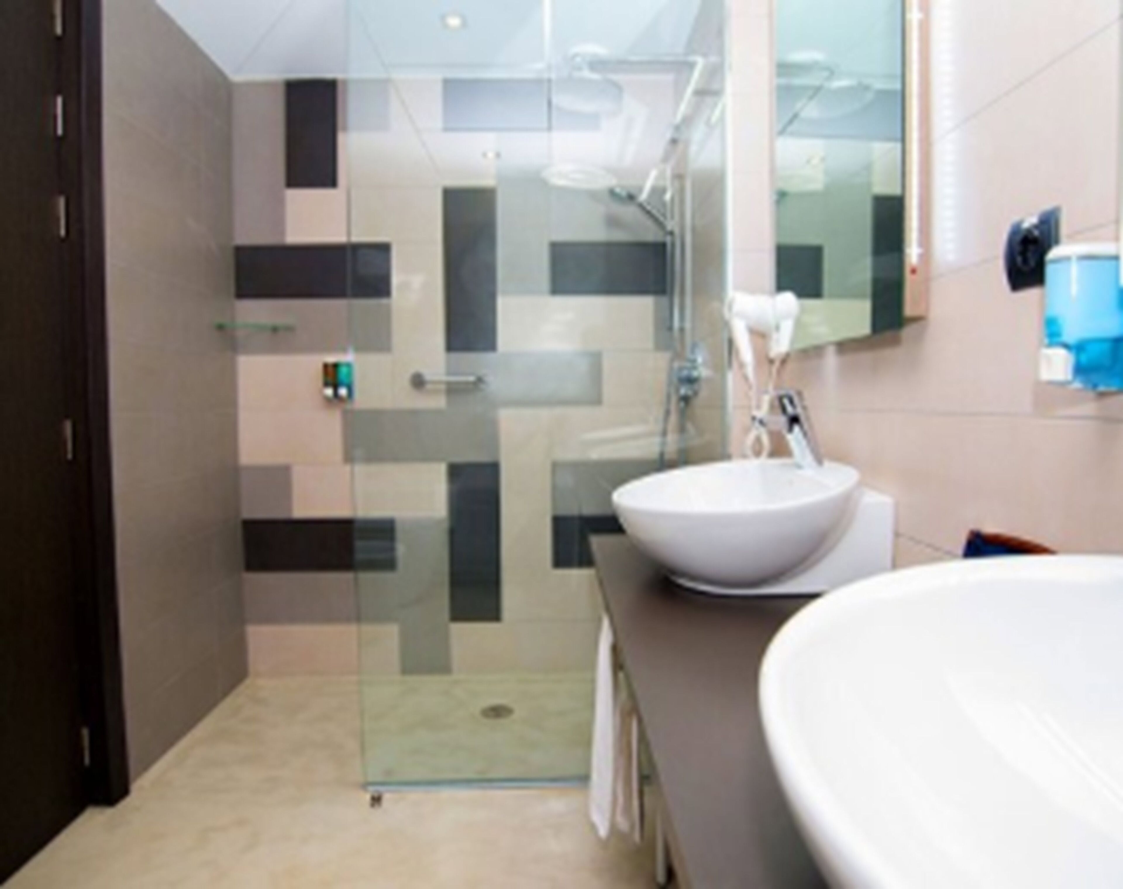 separate bathtub and shower, jetted bath, rainfall showerhead