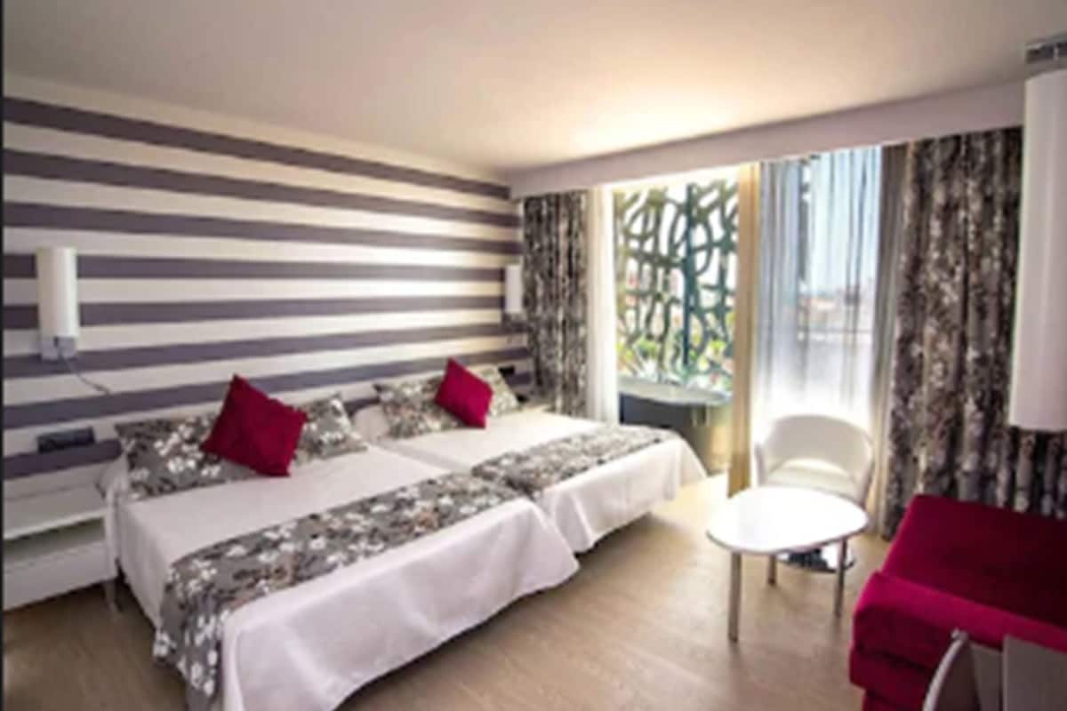 minibar, in-room safe, desk, blackout curtains