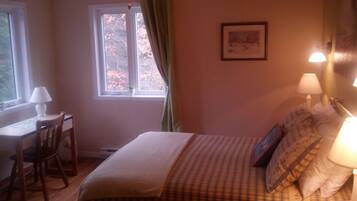 Premium bedding, down duvets, pillow-top beds, desk