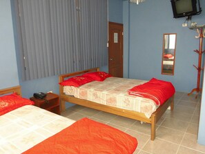 Standard-Vierbettzimmer, 2 Doppelbetten, Meerblick | Minibar, kostenloses WLAN