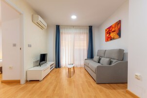 Apartment, 1 Schlafzimmer | Wohnbereich | Flachbildfernseher