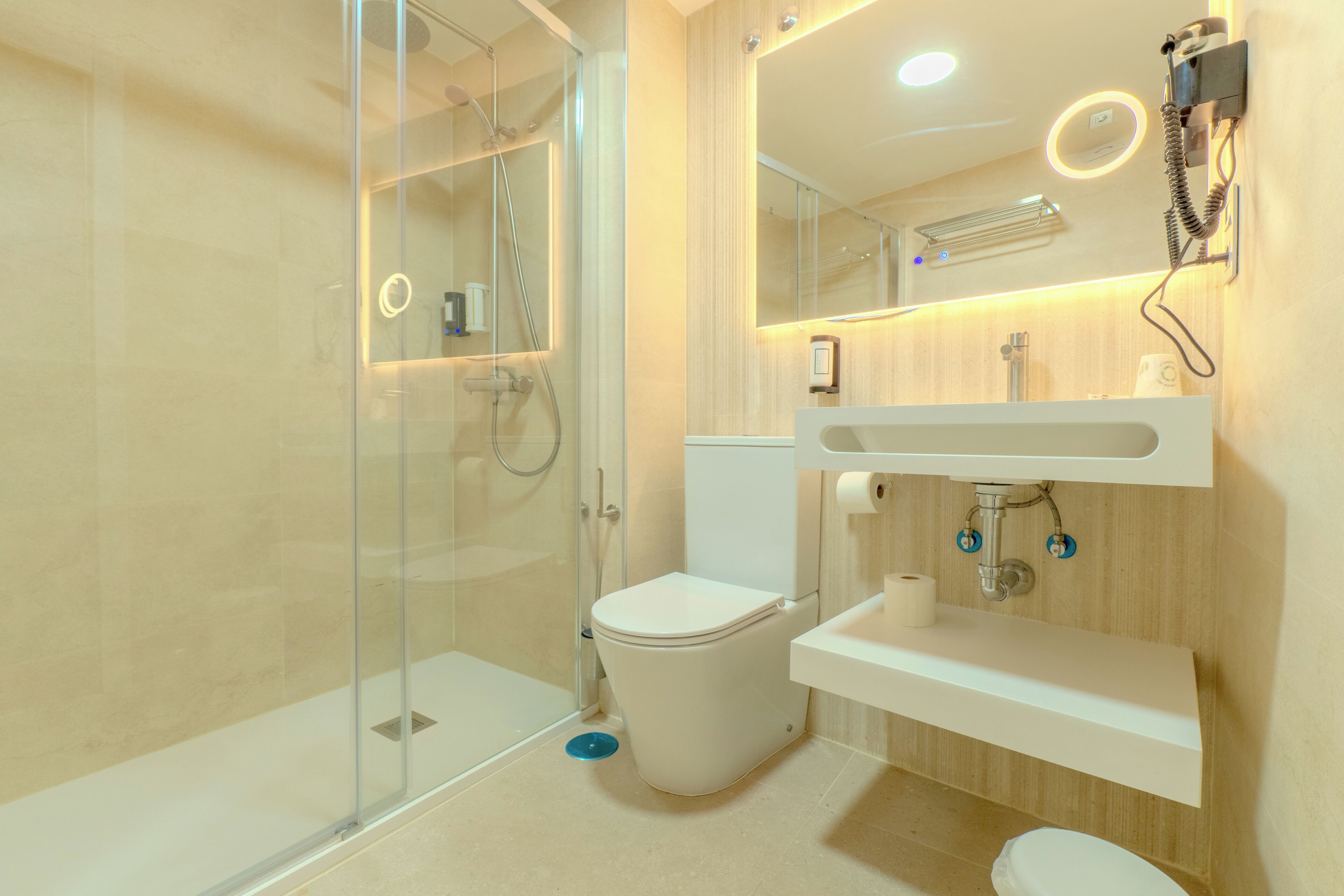 Appartement, 1 slaapkamer | Badkamer | Een douche, milieuvriendelijke toiletartikelen, een haardroger