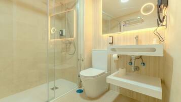 Appartement, 1 slaapkamer | Badkamer | Een douche, milieuvriendelijke toiletartikelen, een haardroger