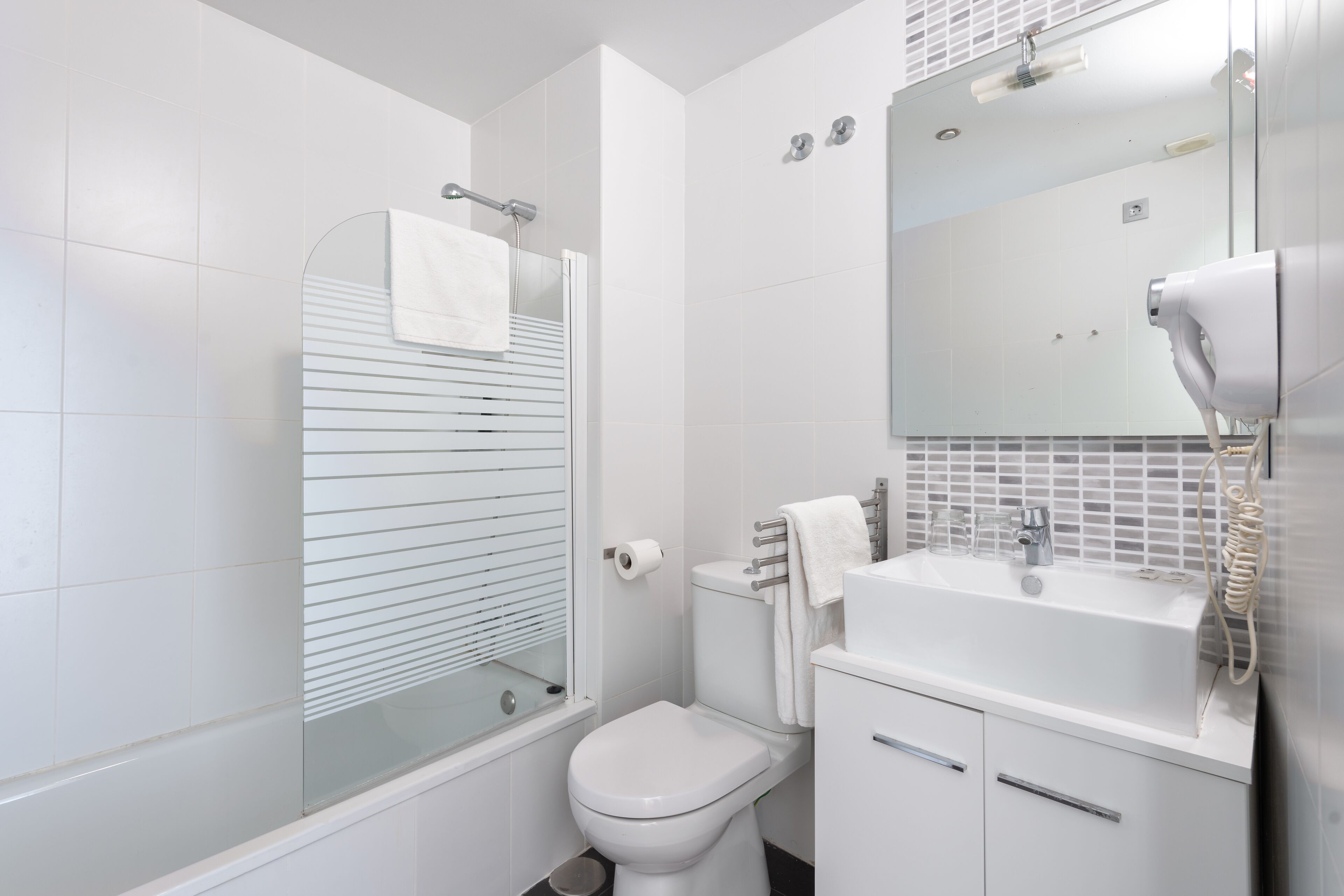 apartment, 1 bedroom | bathroom | shower, eco-friendly toiletries, hair dryer, bidet