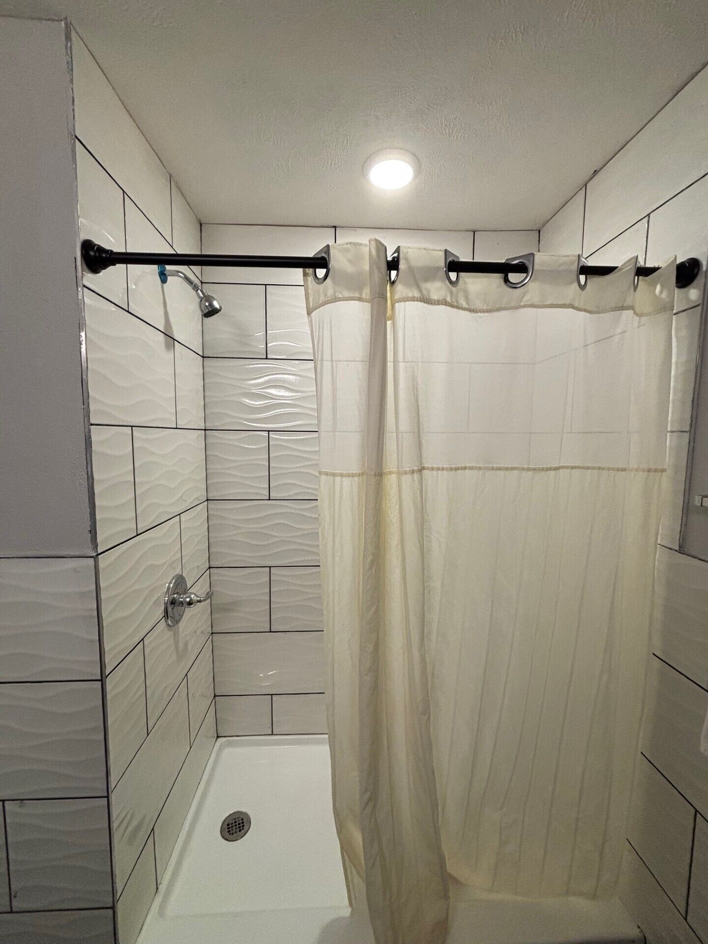 Phòng Suite Deluxe | Phòng tắm | Đồ dùng nhà tắm miễn phí, máy sấy tóc, khăn tắm 