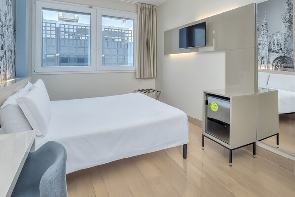 Chambre Double Supérieure, non-fumeurs | Coffres-forts dans les chambres, bureau, Wi-Fi gratuit, draps fournis