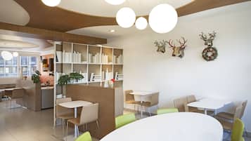 Daily buffet breakfast (EUR 9.50 per person)